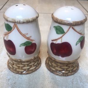 Vintage Salt & Pepper Shakers Apple & Basket Theme